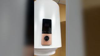 الماء الساخن حسب الطلب: سخان مياه تخزين كهربائي